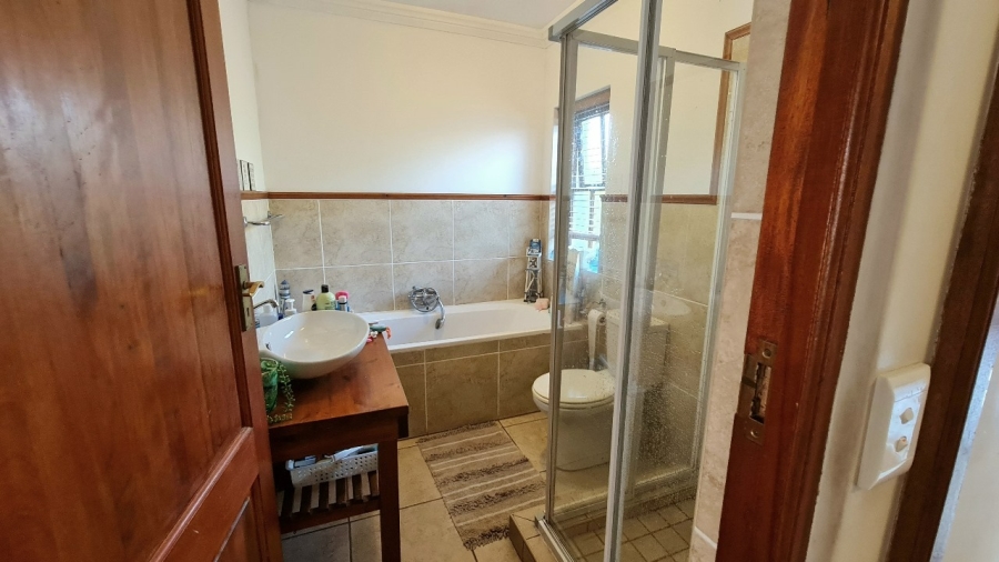 5 Bedroom Property for Sale in Schoongezicht Western Cape